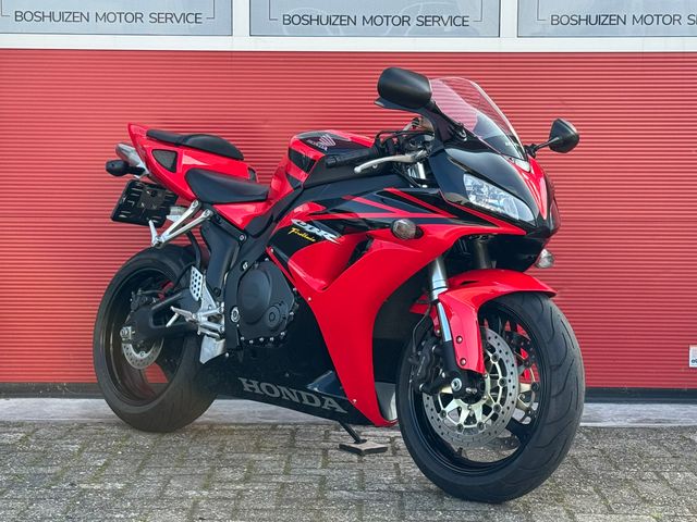 honda - cbr-1000-rr-fireblade