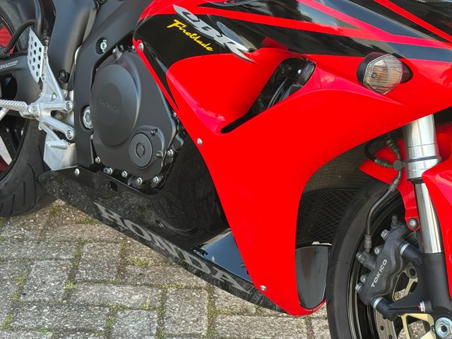 honda - cbr-1000-rr-fireblade