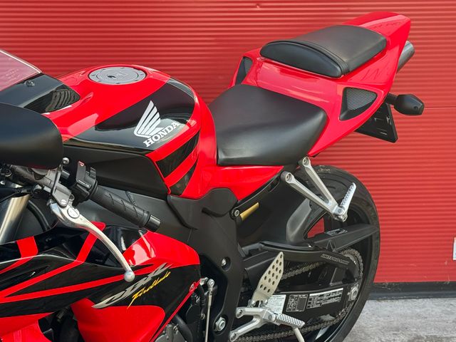 honda - cbr-1000-rr-fireblade