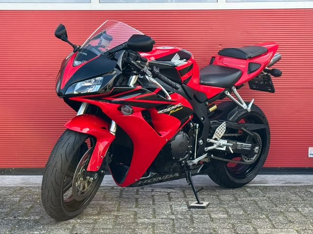 honda - cbr-1000-rr-fireblade