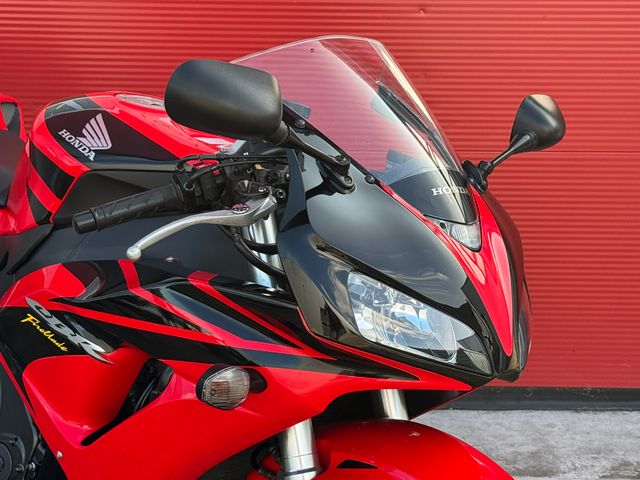 honda - cbr-1000-rr-fireblade