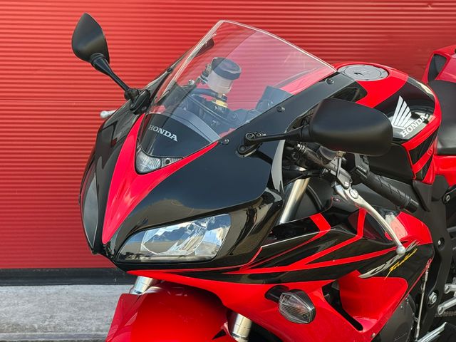 honda - cbr-1000-rr-fireblade