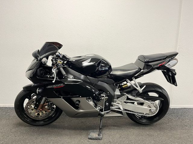 honda - cbr-1000-rr-fireblade