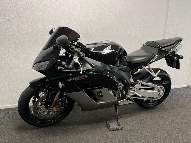 honda - cbr-1000-rr-fireblade