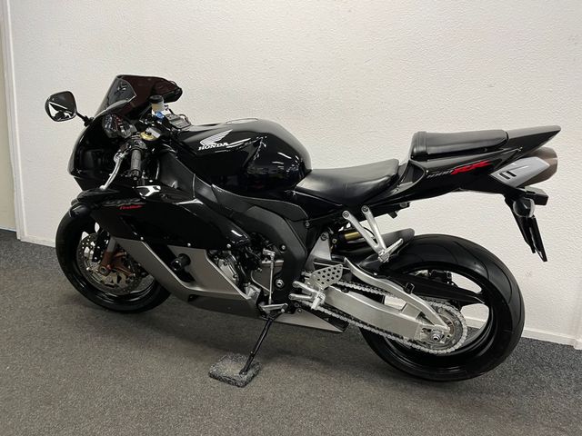 honda - cbr-1000-rr-fireblade