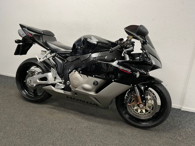 honda - cbr-1000-rr-fireblade