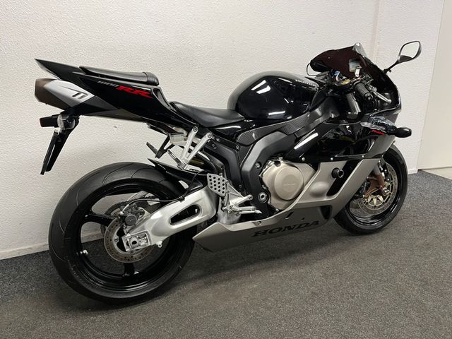 honda - cbr-1000-rr-fireblade