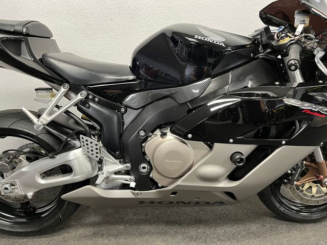 honda - cbr-1000-rr-fireblade