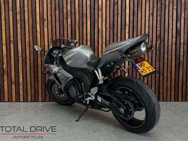 honda - cbr-1000-rr-fireblade