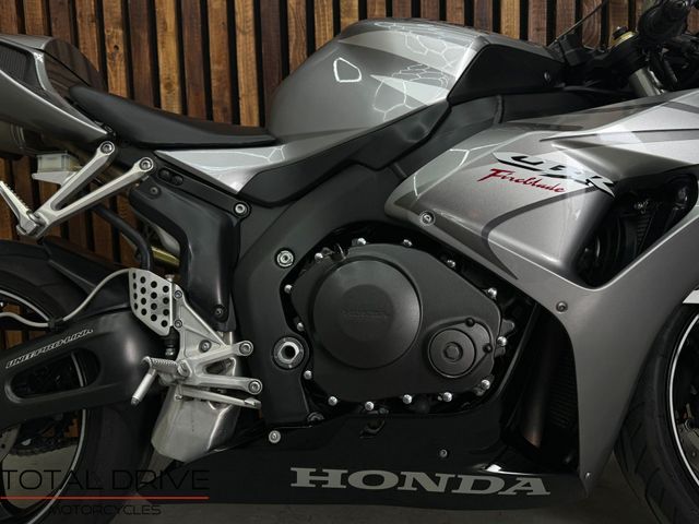 honda - cbr-1000-rr-fireblade