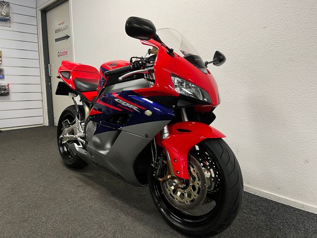 honda - cbr-1000-rr-fireblade