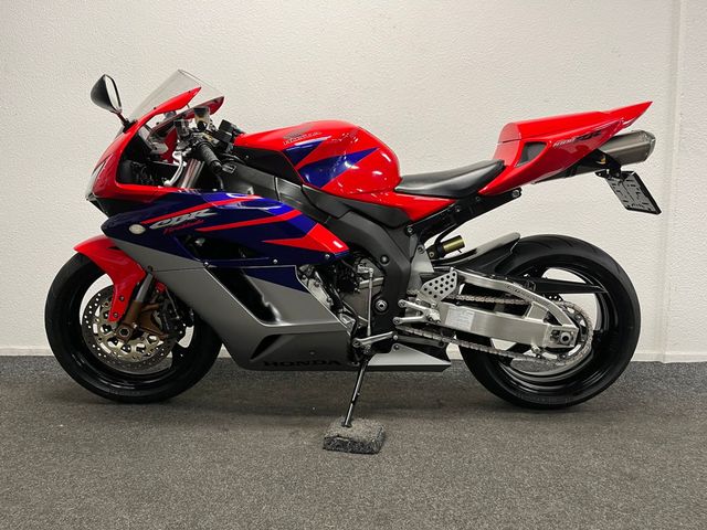 honda - cbr-1000-rr-fireblade
