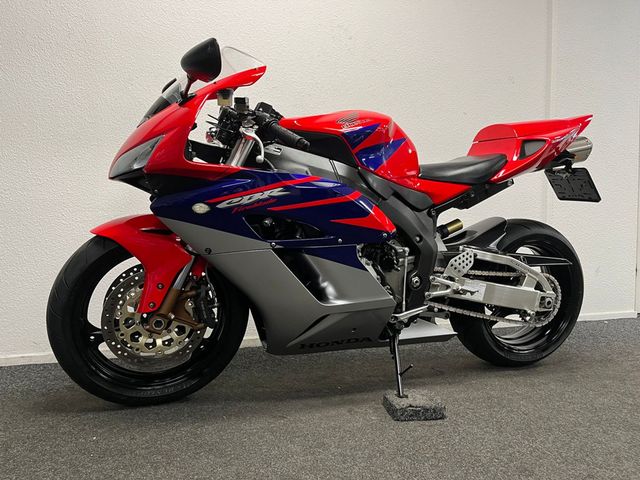 honda - cbr-1000-rr-fireblade