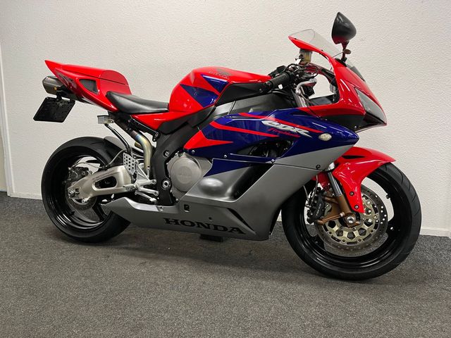 honda - cbr-1000-rr-fireblade