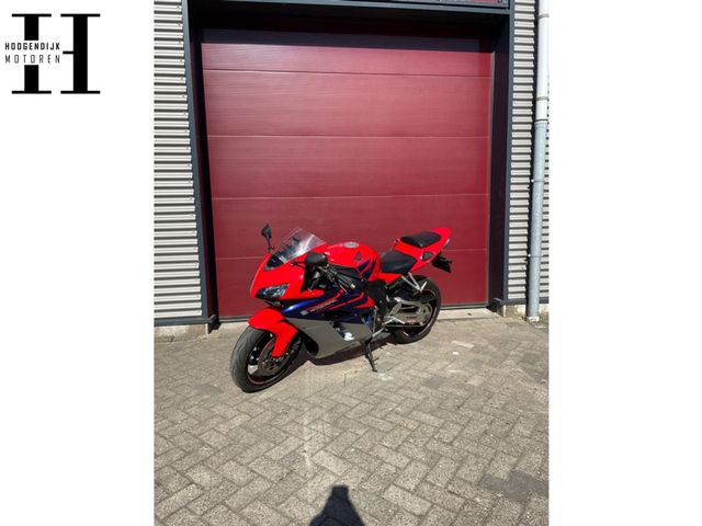 honda - cbr-1000-rr-fireblade