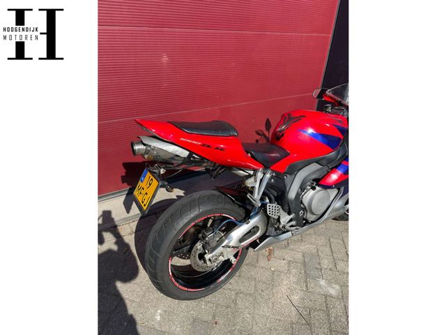 honda - cbr-1000-rr-fireblade
