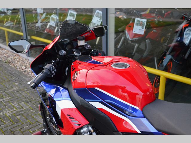 honda - cbr-1000-rr-r-fireblade