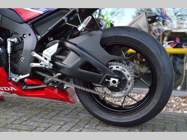 honda - cbr-1000-rr-r-fireblade