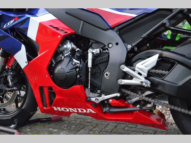 honda - cbr-1000-rr-r-fireblade