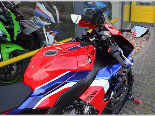 honda - cbr-1000-rr-r-fireblade