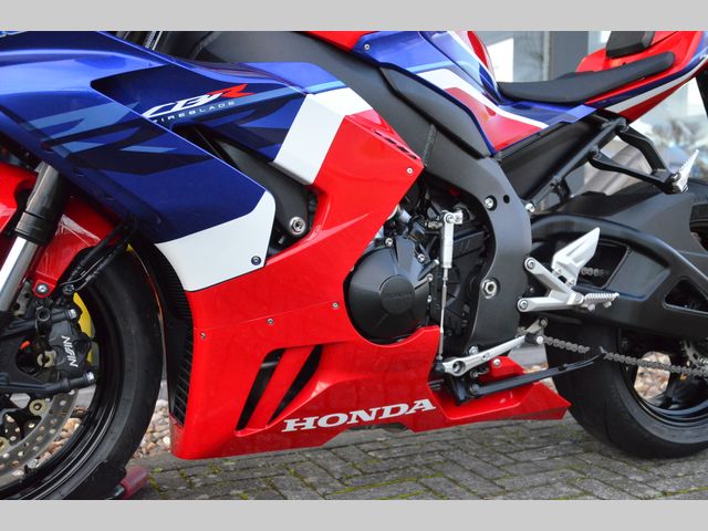 honda - cbr-1000-rr-r-fireblade