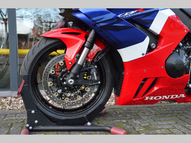 honda - cbr-1000-rr-r-fireblade