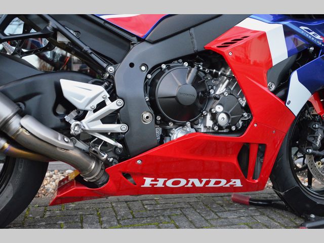 honda - cbr-1000-rr-r-fireblade