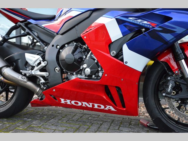 honda - cbr-1000-rr-r-fireblade