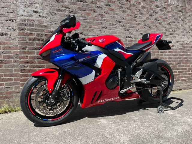 honda - cbr-1000-rr-r-fireblade