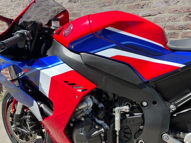 honda - cbr-1000-rr-r-fireblade