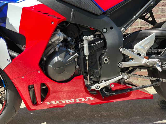honda - cbr-1000-rr-r-fireblade