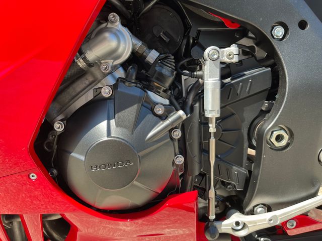 honda - cbr-1000-rr-r-fireblade