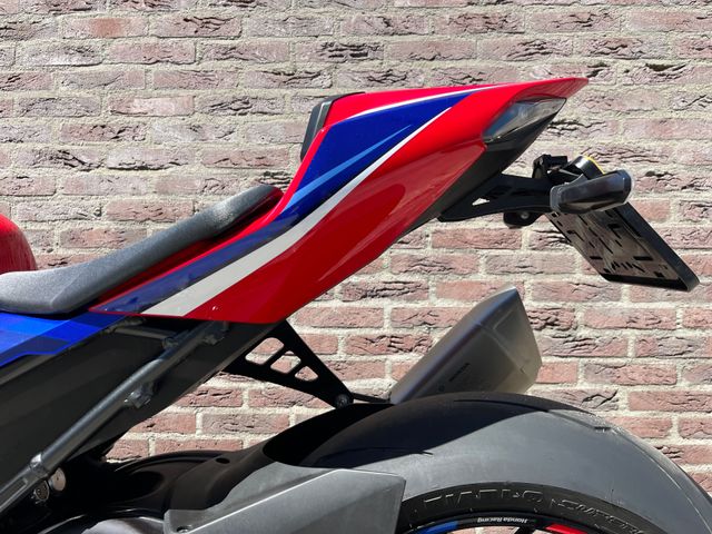 honda - cbr-1000-rr-r-fireblade