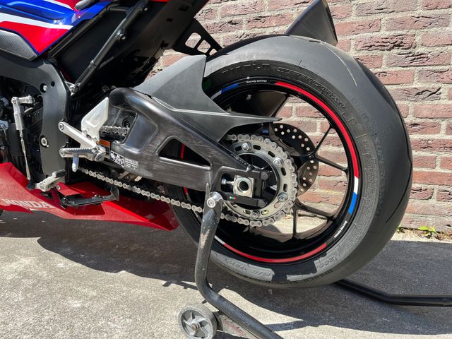 honda - cbr-1000-rr-r-fireblade
