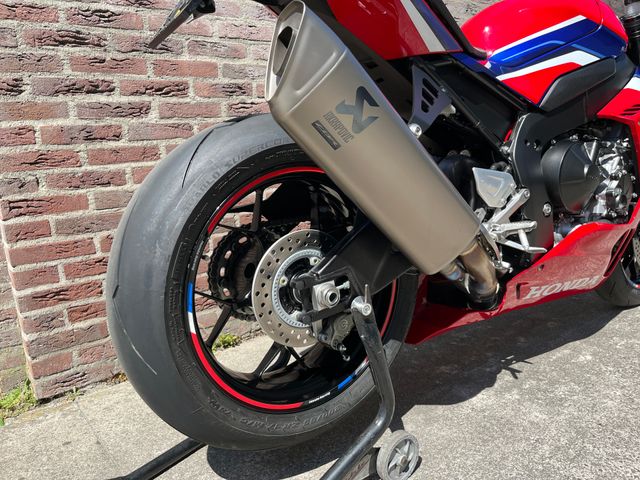 honda - cbr-1000-rr-r-fireblade