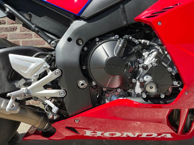 honda - cbr-1000-rr-r-fireblade