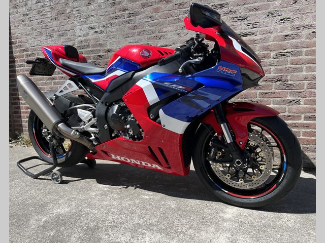 honda - cbr-1000-rr-r-fireblade