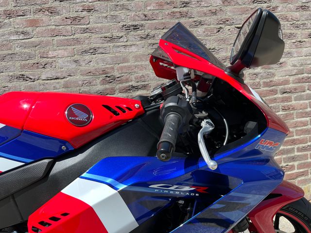 honda - cbr-1000-rr-r-fireblade
