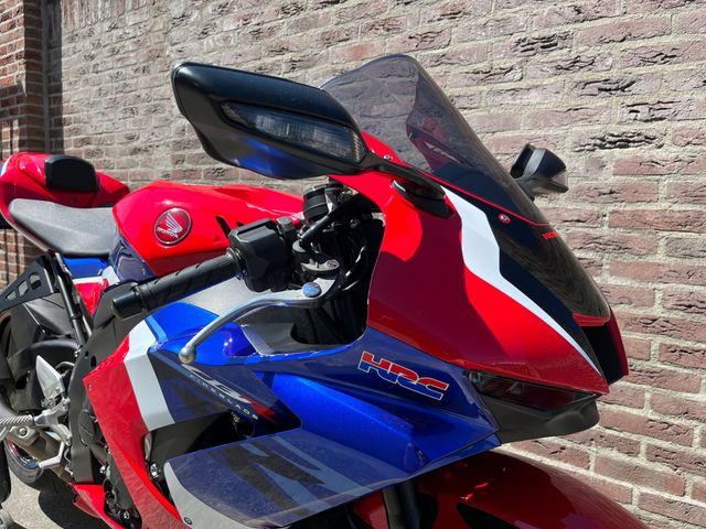 honda - cbr-1000-rr-r-fireblade