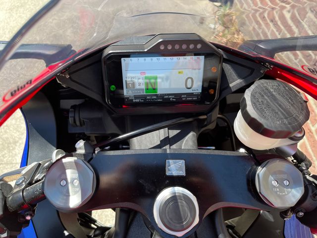 honda - cbr-1000-rr-r-fireblade
