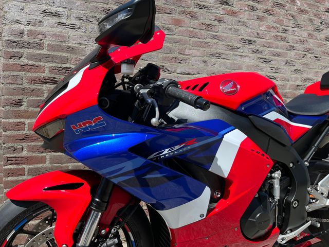 honda - cbr-1000-rr-r-fireblade