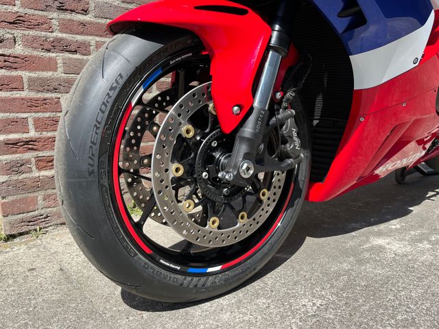 honda - cbr-1000-rr-r-fireblade