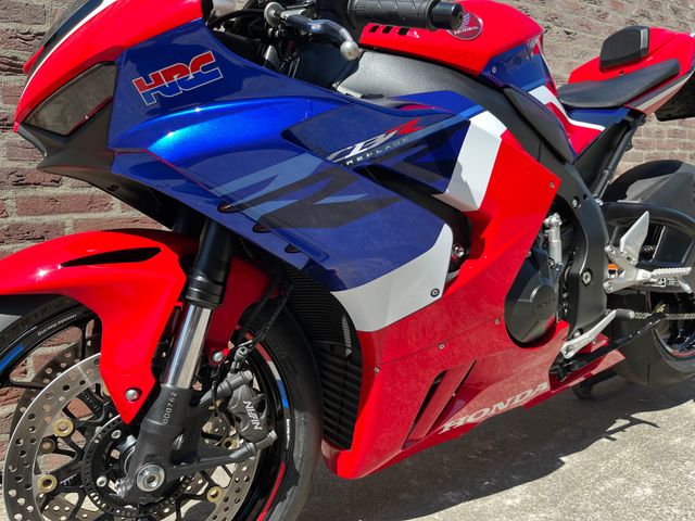 honda - cbr-1000-rr-r-fireblade