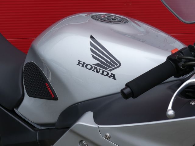 honda - cbr-1100--xx-super-blackbird