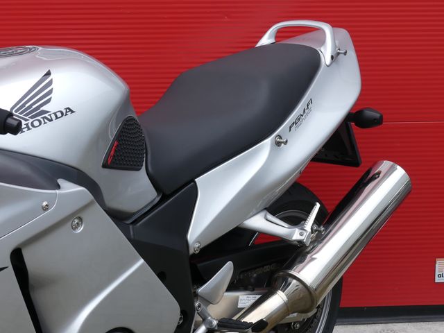 honda - cbr-1100--xx-super-blackbird