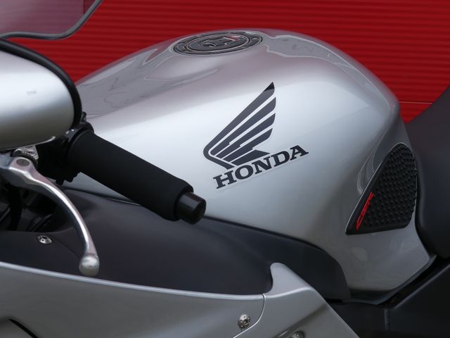 honda - cbr-1100--xx-super-blackbird