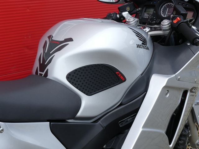 honda - cbr-1100--xx-super-blackbird