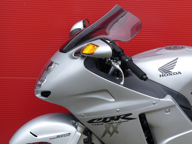 honda - cbr-1100--xx-super-blackbird