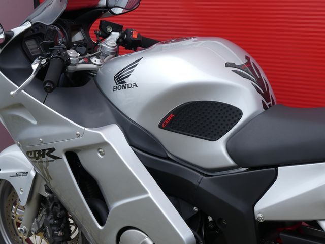 honda - cbr-1100--xx-super-blackbird