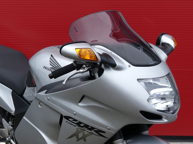 honda - cbr-1100--xx-super-blackbird